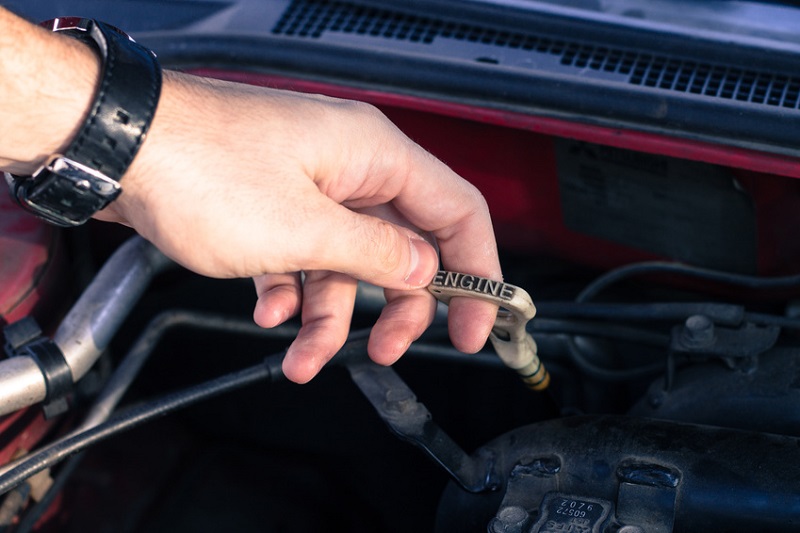 Choose from the best places to get an oil change in Tustin California next time your oil light comes on and you need to get it done.