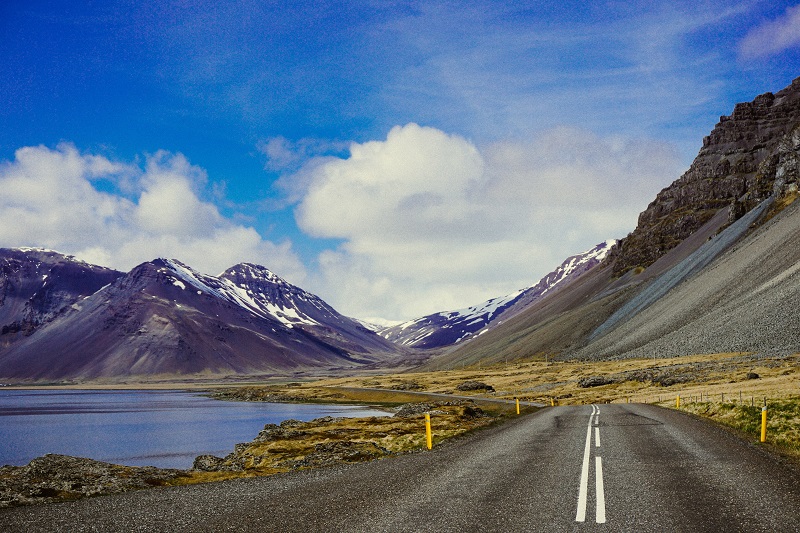 Passing lanes can be dangerous, especially if you don’t know how to use a passing lane in a safe way without putting yourself or others at risk.